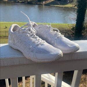 VARSITY DBL EDGE 2.0 CHEER SHOE Size 10 white